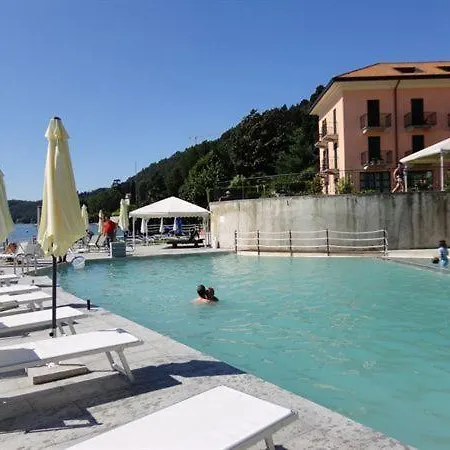 Sleeps 6 Pool Apartment *