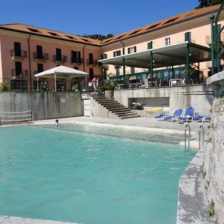Sleeps 6 Pool