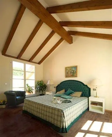 Apartment Sleeps 6 Pool
